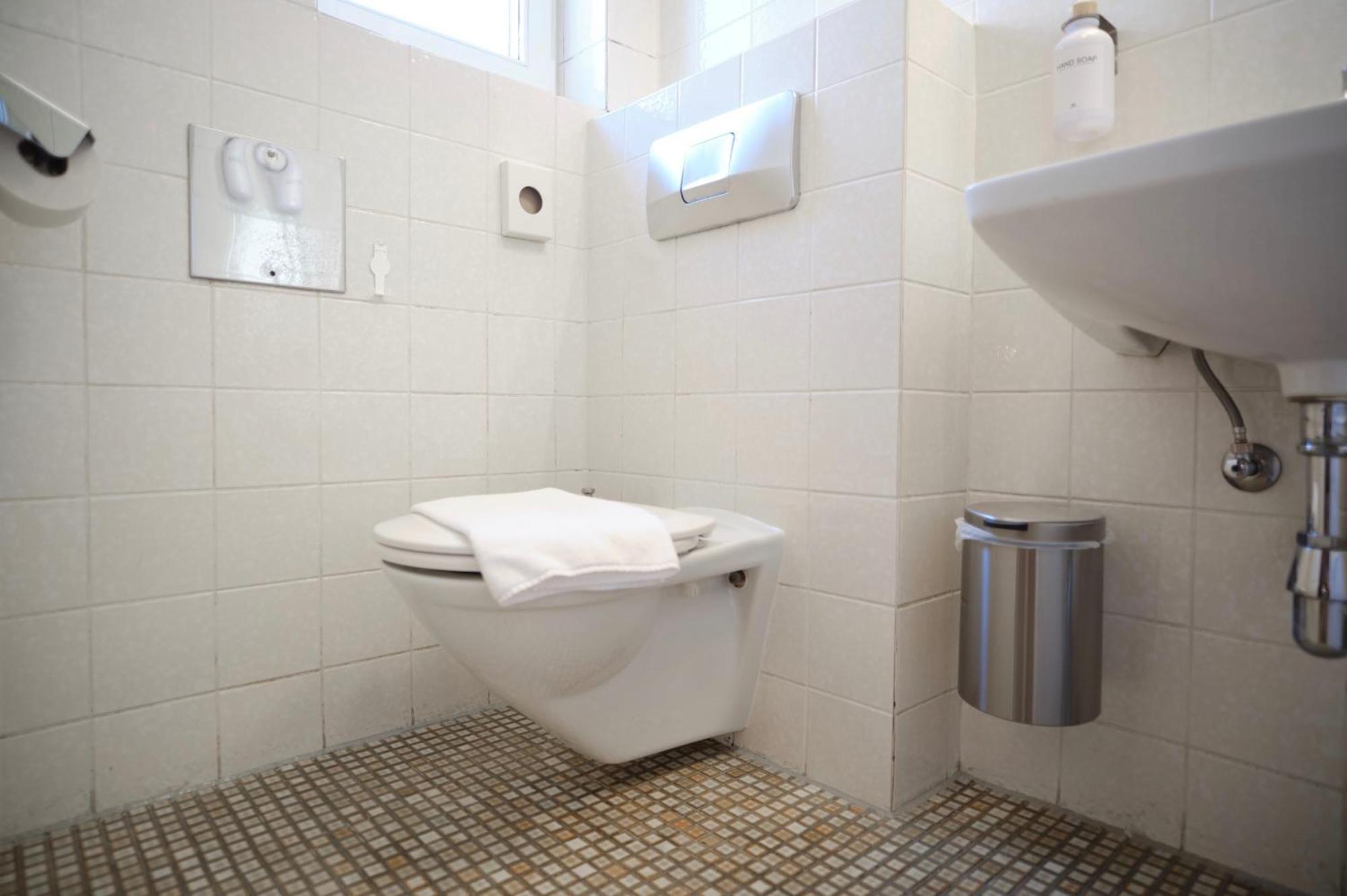 Apartment Dependance Rooms I 6 Mins To U6 Alser Strasse I Self Check In Wien