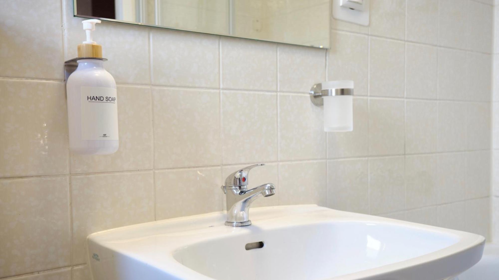 Dependance Rooms I 6 Mins To U6 Alser Strasse I Self Check In Apartment *