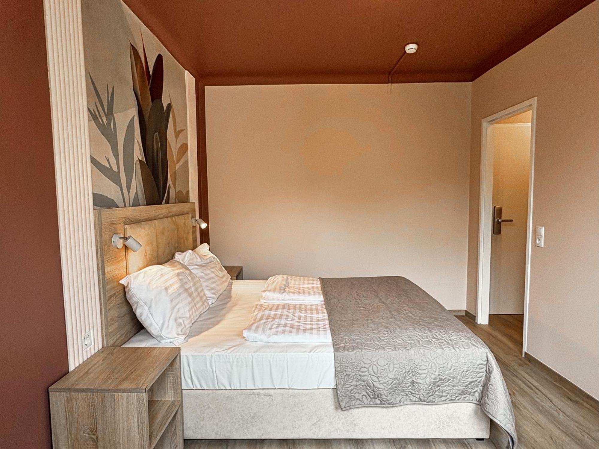 Dependance Rooms I 6 Mins To U6 Alser Strasse I Self Check In Apartment *