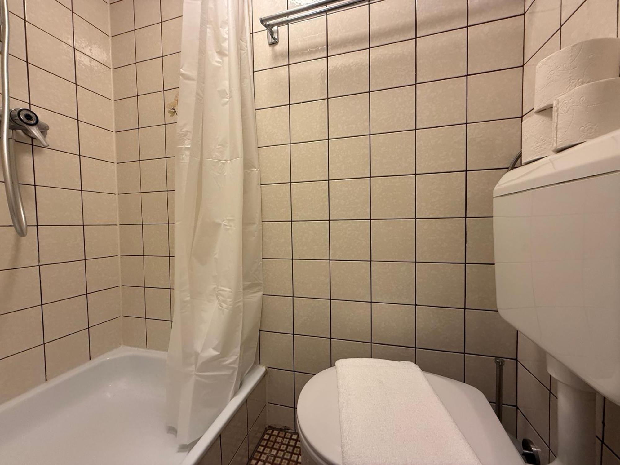Apartment Dependance Rooms I 6 Mins To U6 Alser Strasse I Self Check In Wien