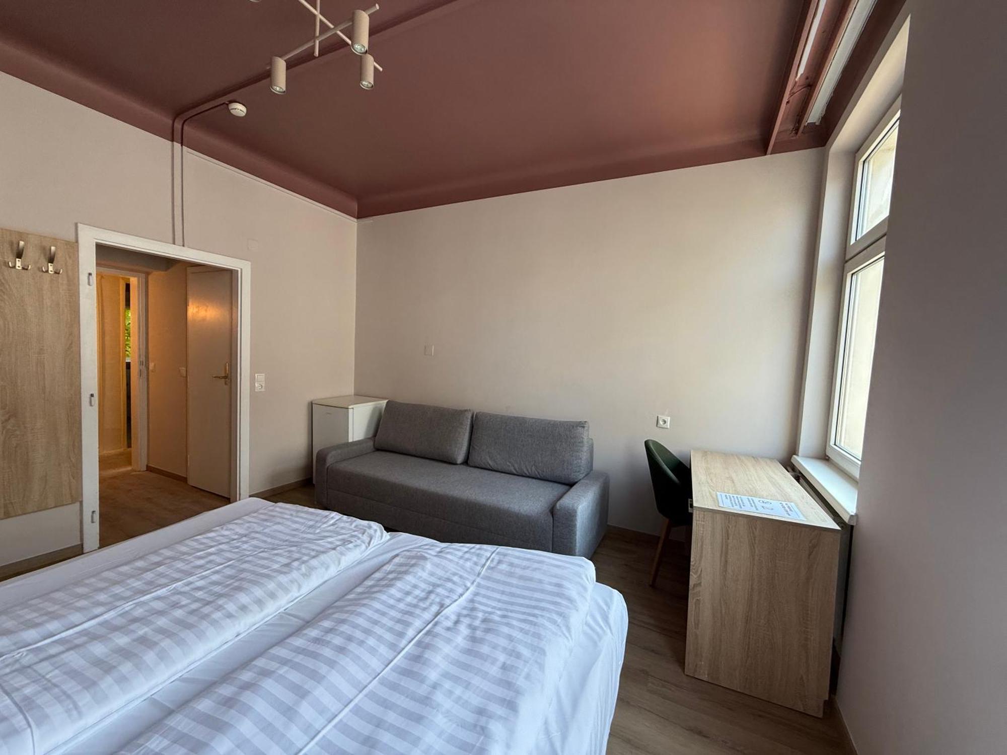 Apartment Dependance Rooms I 6 Mins To U6 Alser Strasse I Self Check In *