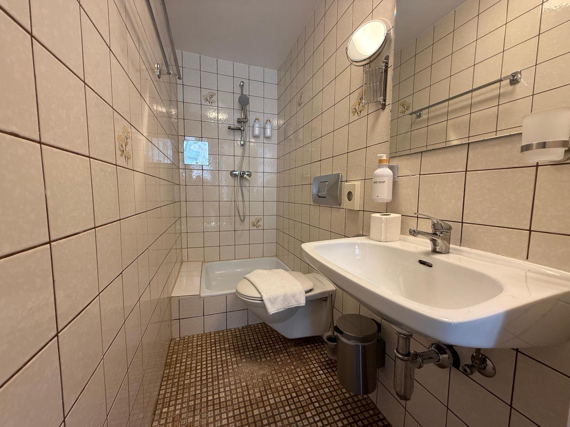 Apartment Dependance Rooms I 6 Mins To U6 Alser Strasse I Self Check In