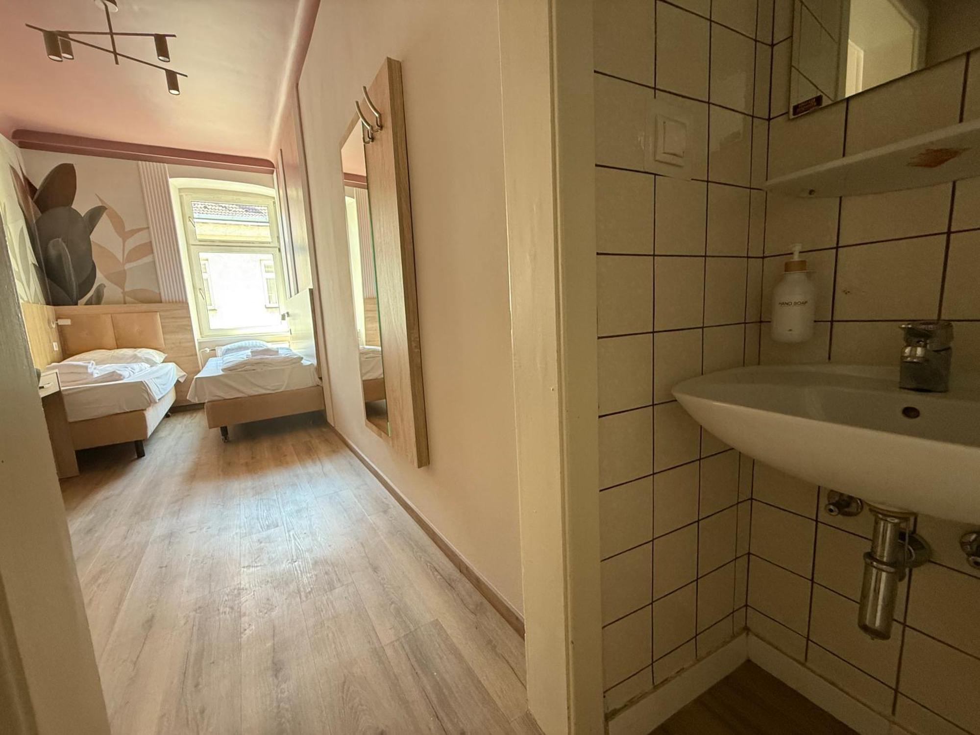 Dependance Rooms I 6 Mins To U6 Alser Strasse I Self Check In * Wien
